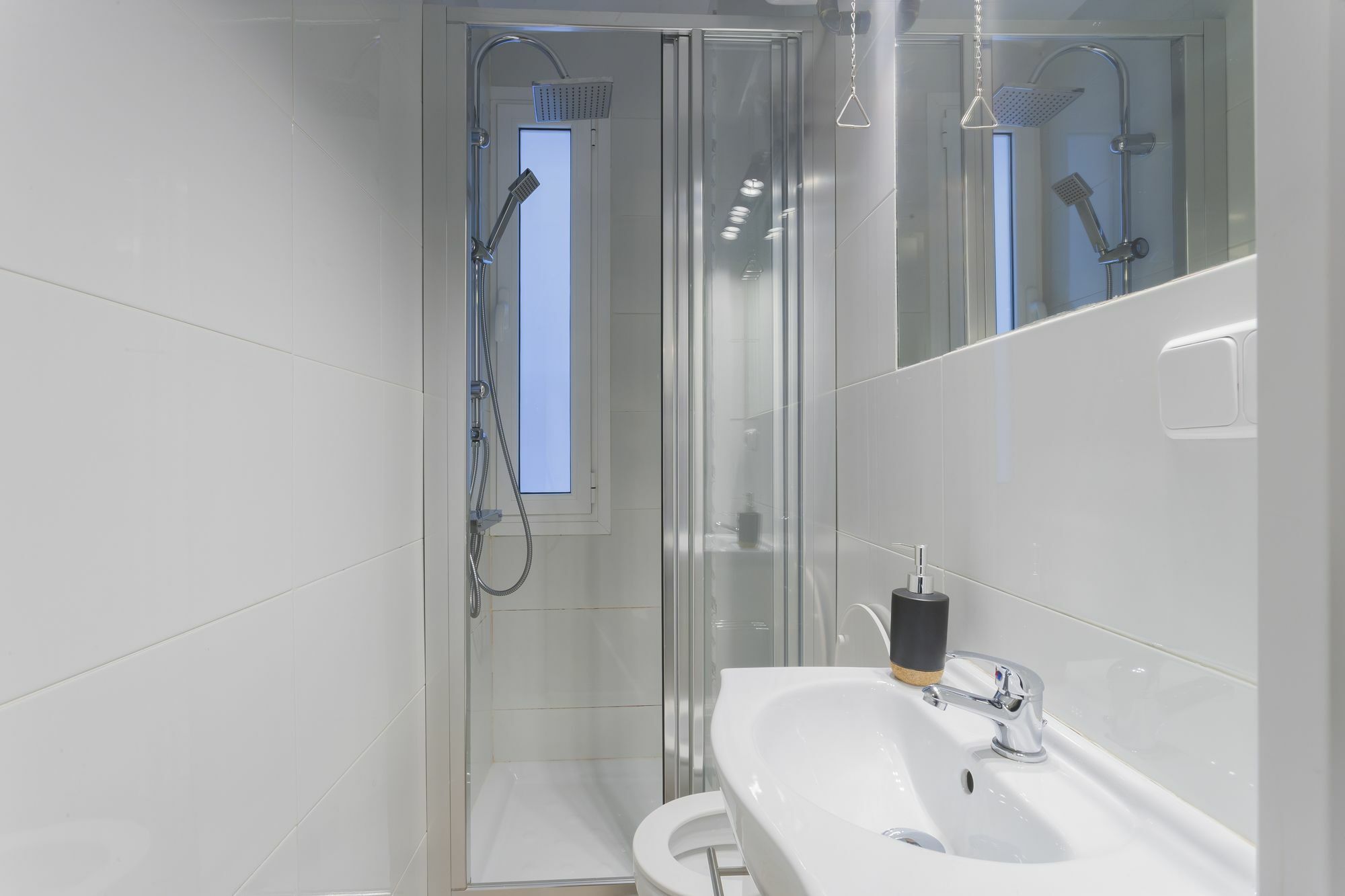 Dobo Rooms Ronda De Segovia Madrid Exteriör bild