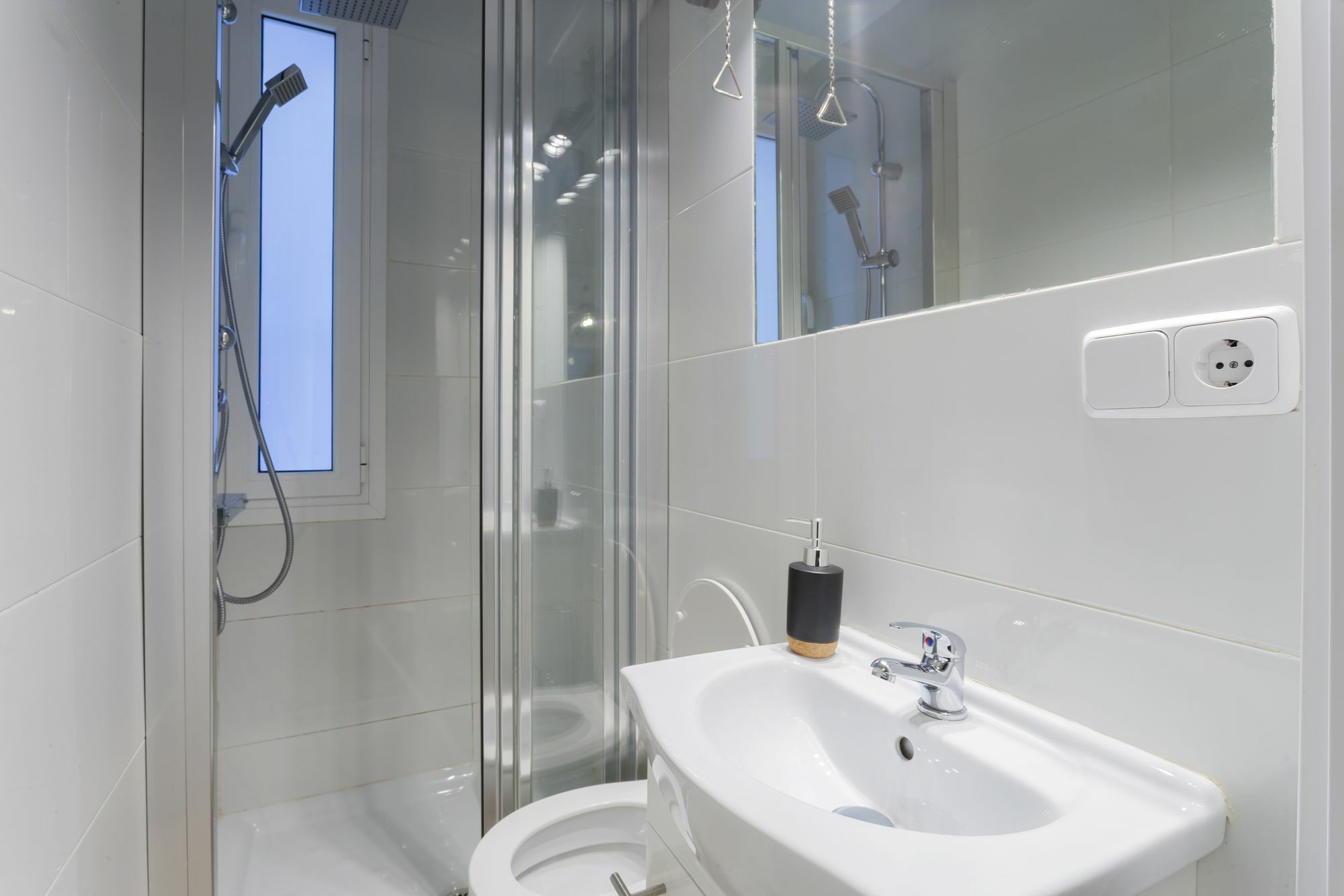 Dobo Rooms Ronda De Segovia Madrid Exteriör bild